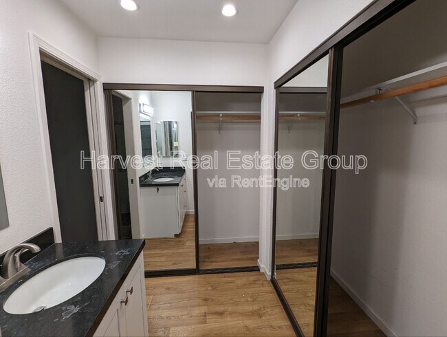 Building Photo - 1341 Greenwich Ct