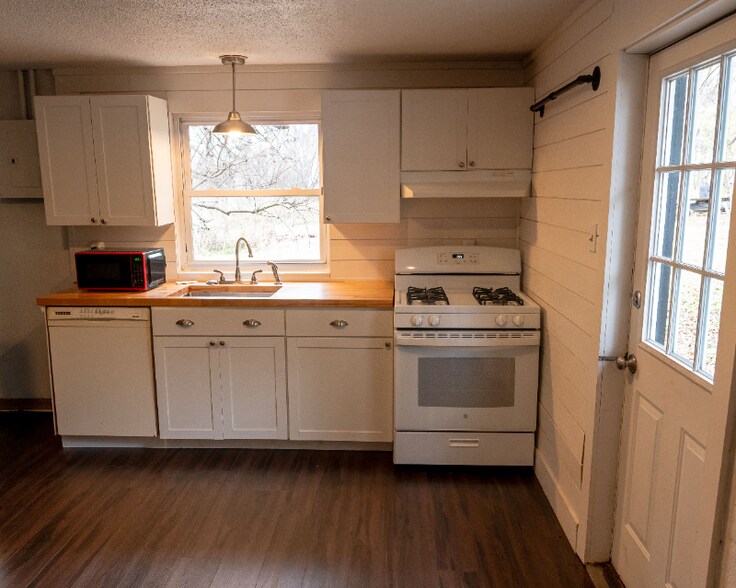 Building Photo - 1631 S Huntington Dr