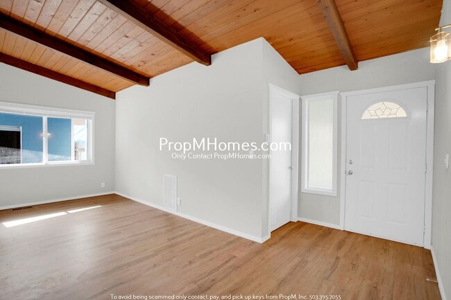 Building Photo - Fully Updated Home in Aloha - Large Yard!