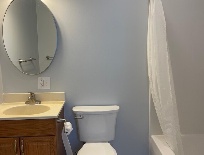 Building Photo - 146 E Main St