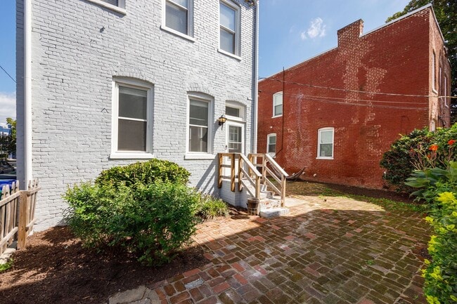 Building Photo - 2125 Grove Ave