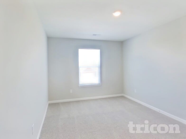 Building Photo - 1658 Fairmount Dr