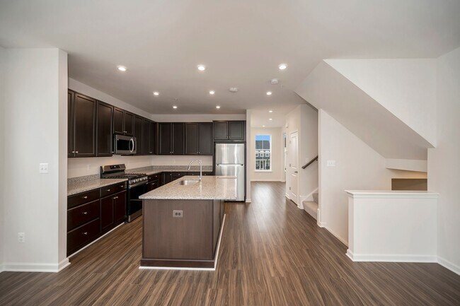 Building Photo - Great Townhome in Embrey Mill