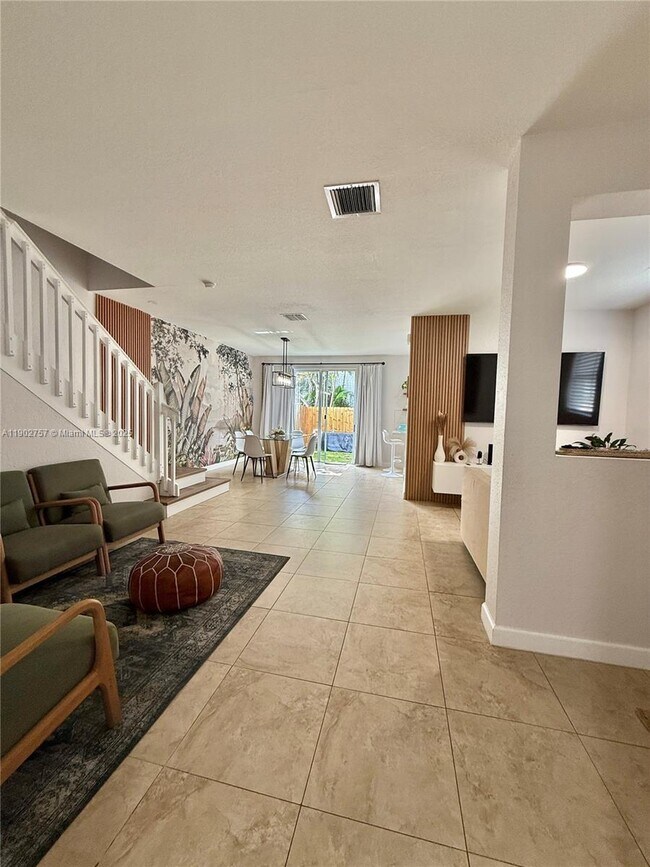 Building Photo - 1034 NE 208th St