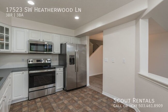 Building Photo - Spacious Sherwood Townhouse!