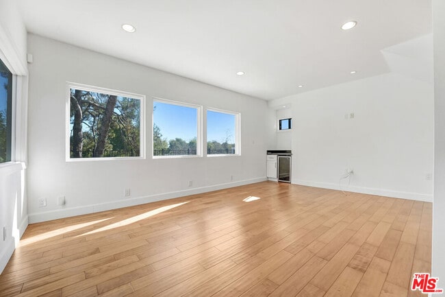 Building Photo - 2812 Anchor Ave