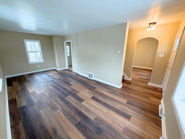 Building Photo - VIDEO WALK THROUGH Two Bedroom Home in an Excellent Neighborhood