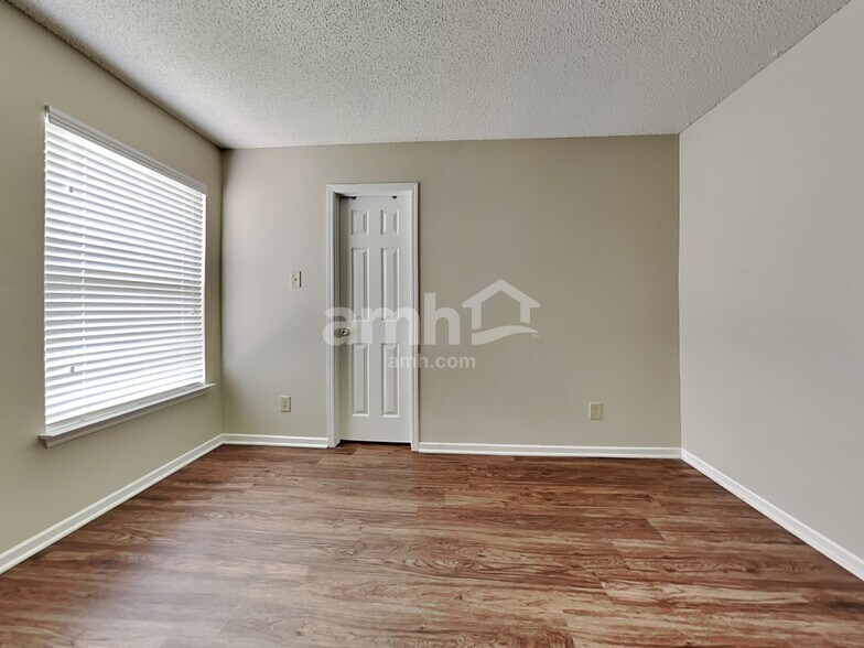 Building Photo - 10460 Buckshire Ln