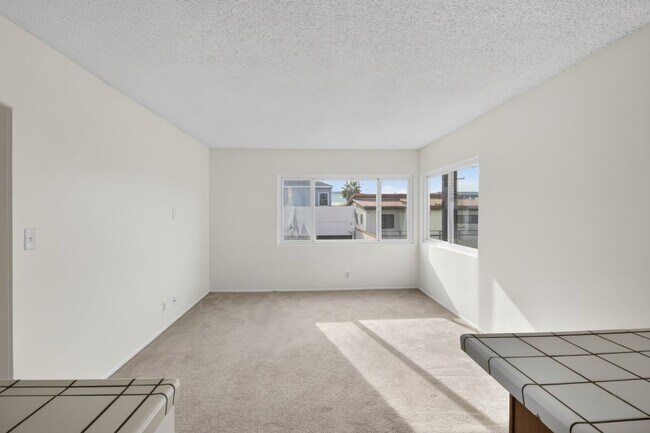 Building Photo - Moonstone