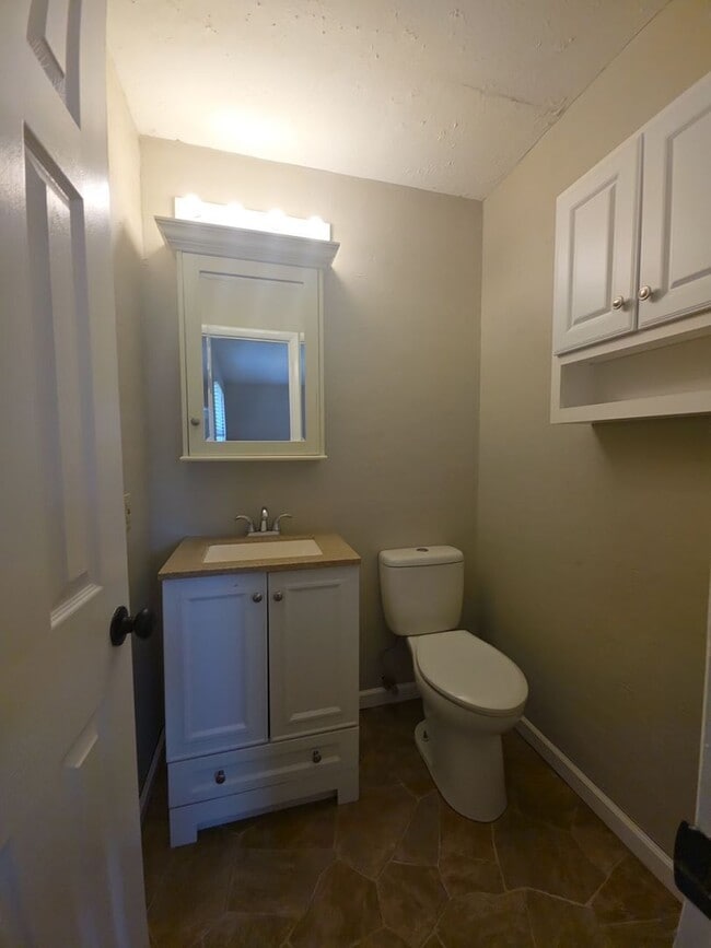 Building Photo - 139 Moore Rd