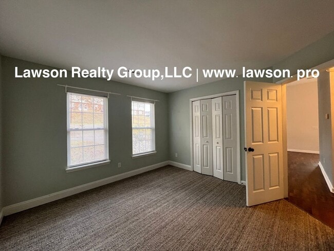 Building Photo - Adorable and Updated-One Level Living with Paved Driveway