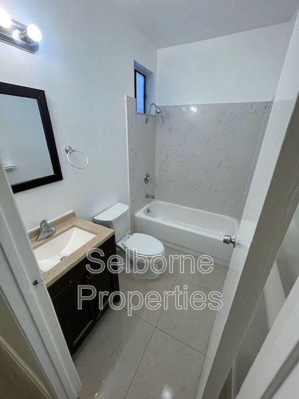 Building Photo - 1944 E 20th St