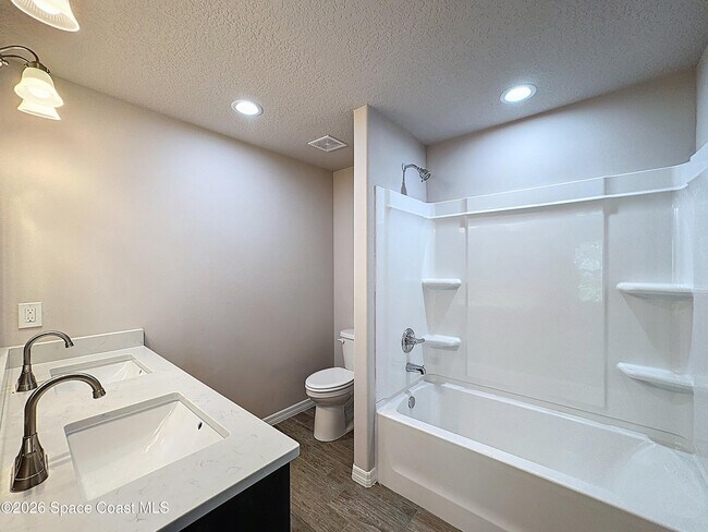 Building Photo - 520 L M Davey Ln