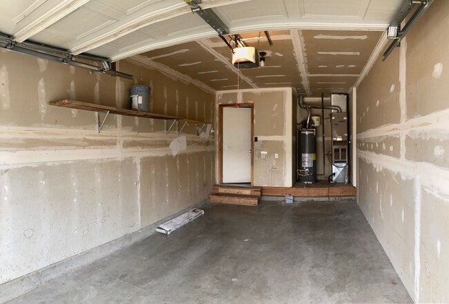 Building Photo - Duplex In Quiet Neighborhood