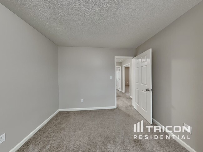 Building Photo - 561 Yellow Berry Run