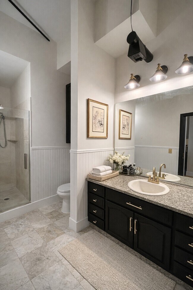 Building Photo - 705 Main St