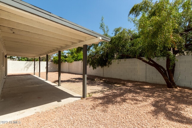 Building Photo - 1337 E Northshore Dr