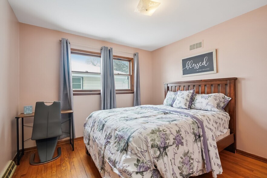 Building Photo - 10785 W Appleton Ave