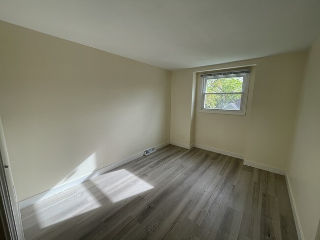 Building Photo - 1414 Ardmore Dr