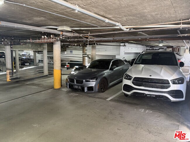 Building Photo - 843 4th St