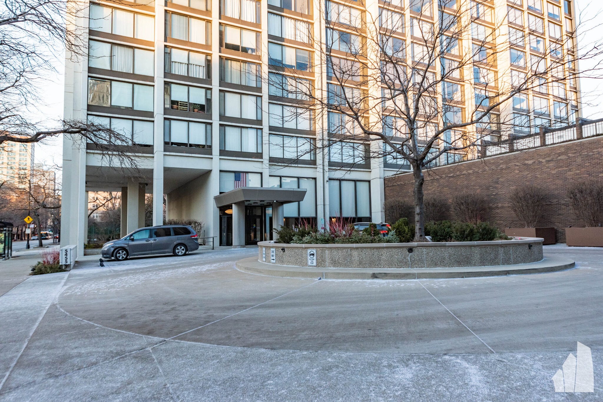 Building Photo - 5455 N Sheridan Rd