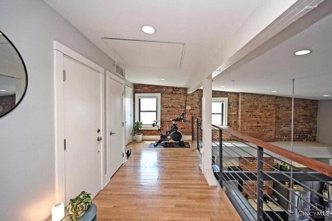 Building Photo - 27 Mercer St