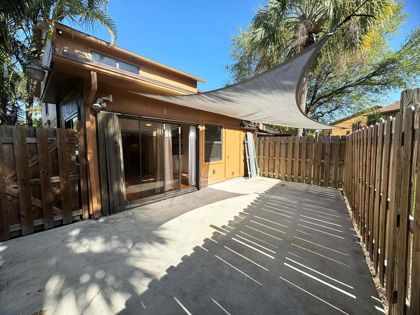 Building Photo - 321 Sandtree Dr