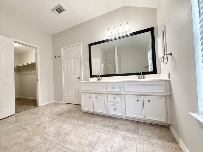 Building Photo - 12404 Shady Brook Dr