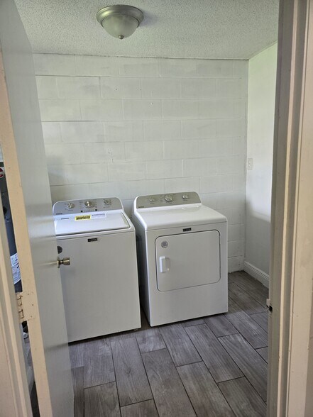 Building Photo - 108 Loredo Ln