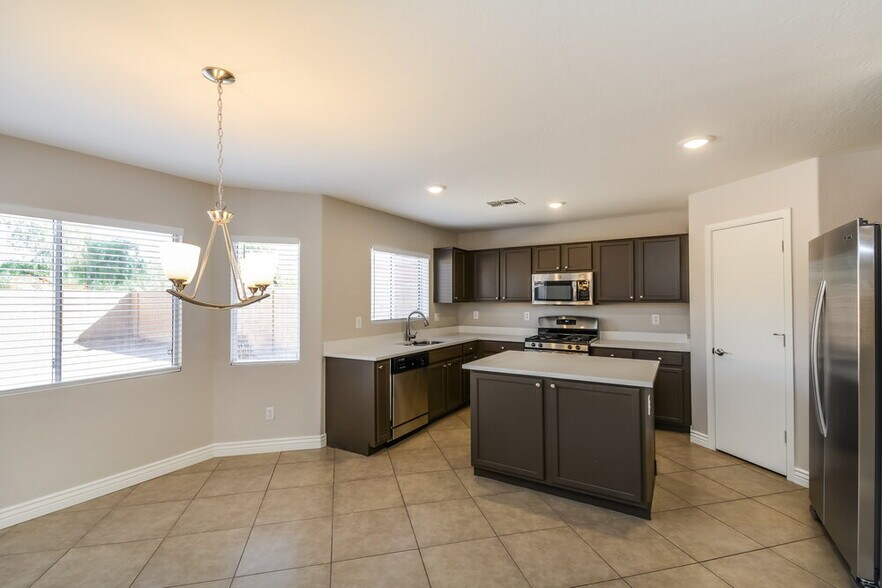Building Photo - 12422 W Sharon Dr