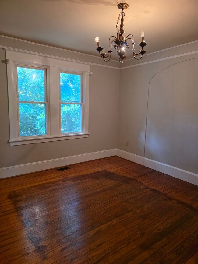 Building Photo - 2BR/2BA Cottage