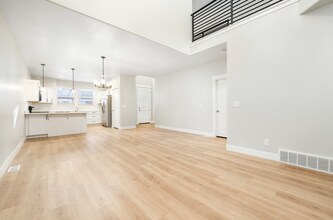 Building Photo - Pet Friendly Townhome in Willow Point – 3 ...