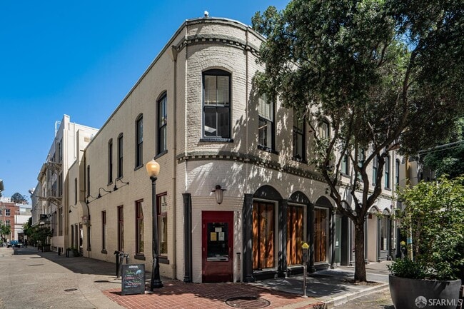 Building Photo - 733 Front St