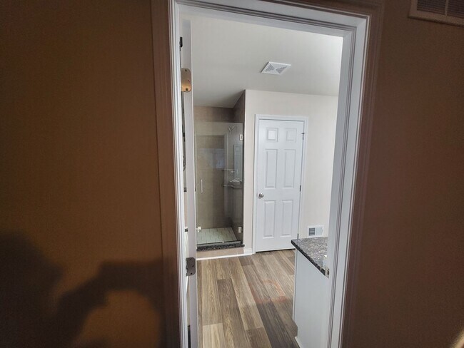 Building Photo - Spacious 4-Bedroom, 2.5-Bath Home Near Dow...
