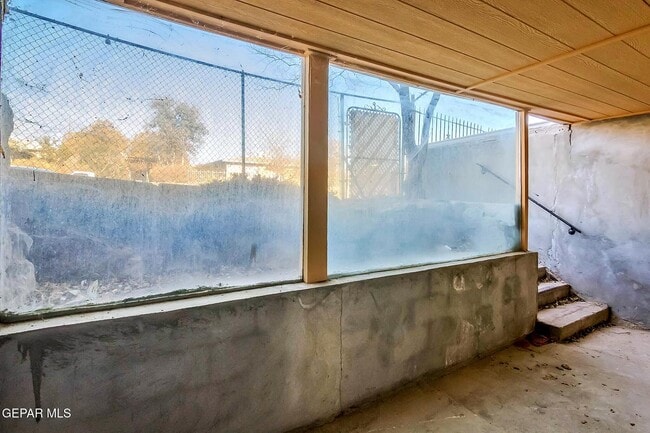 Building Photo - 619 E Nevada Ave