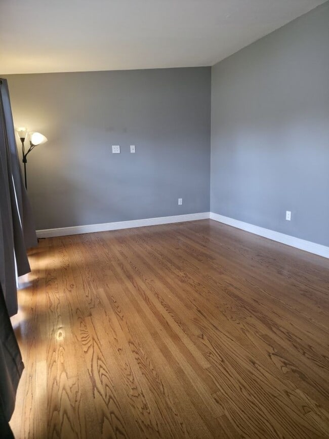 Building Photo - Two Bedroom home located in Central San Antonio