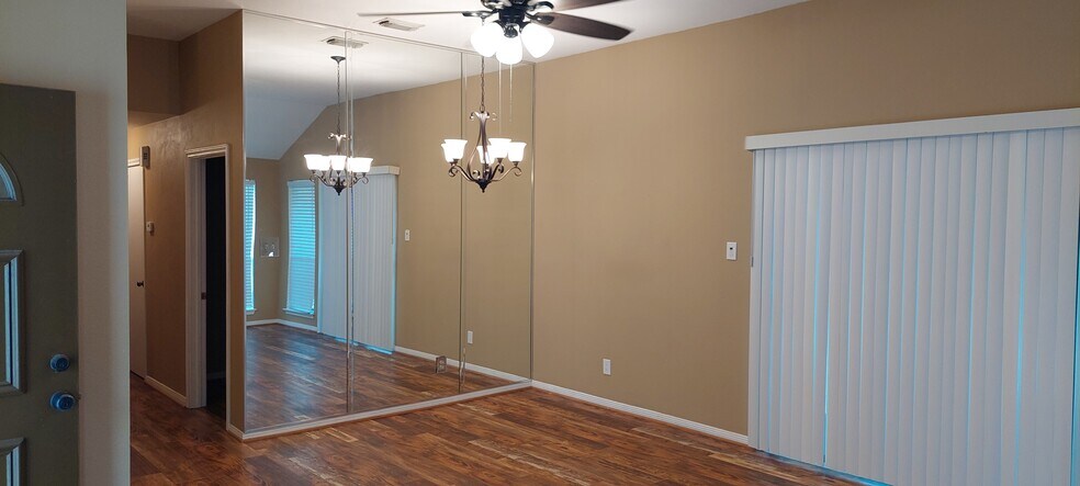 Building Photo - 3500 Tangle Brush Dr