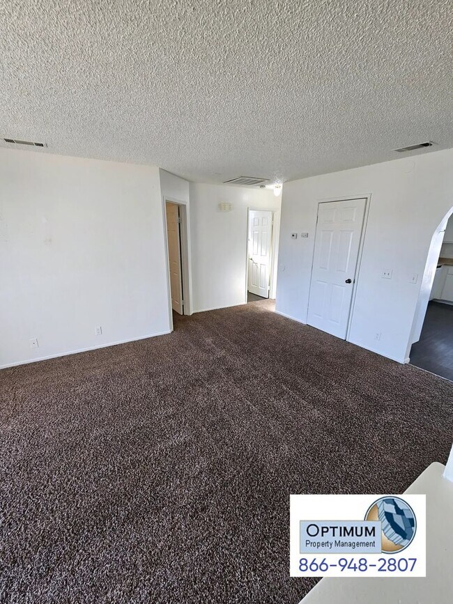Building Photo - 15875 Green Hill Dr