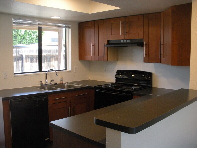 Primary Photo - 6611 W Jamaica Dr