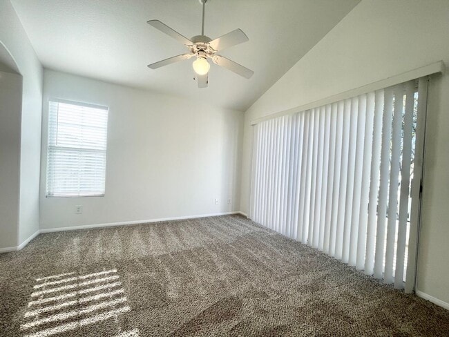 Building Photo - 2 Bedroom 2 Bath Condo with attached garage!