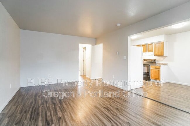 Building Photo - 760 Plymouth Dr NE