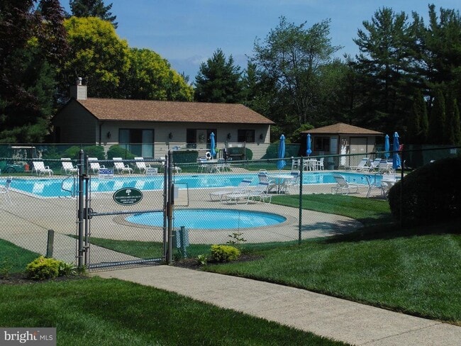 Building Photo - 1602 Raintree Ln