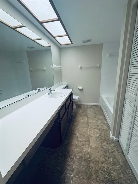 Building Photo - 328 Woodlake Wynde