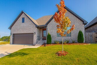 Building Photo - Newer Construction 3 bed 2 1/2 Bath, 2,015...
