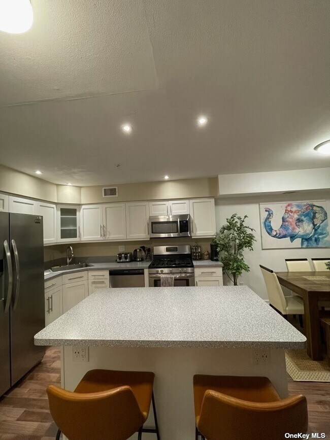 Building Photo - 208 Fairview Cir