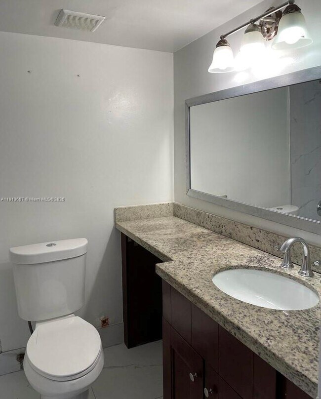 Building Photo - 9220 Fontainebleau Blvd