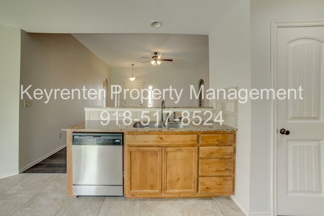 Building Photo - 3 Bed | Bath in Broken Arrow!