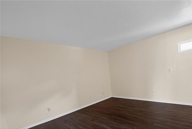 Building Photo - 6071 Regent Manor