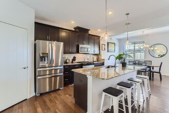Building Photo - Spacious 2BDR Modern Townhome in Louisville