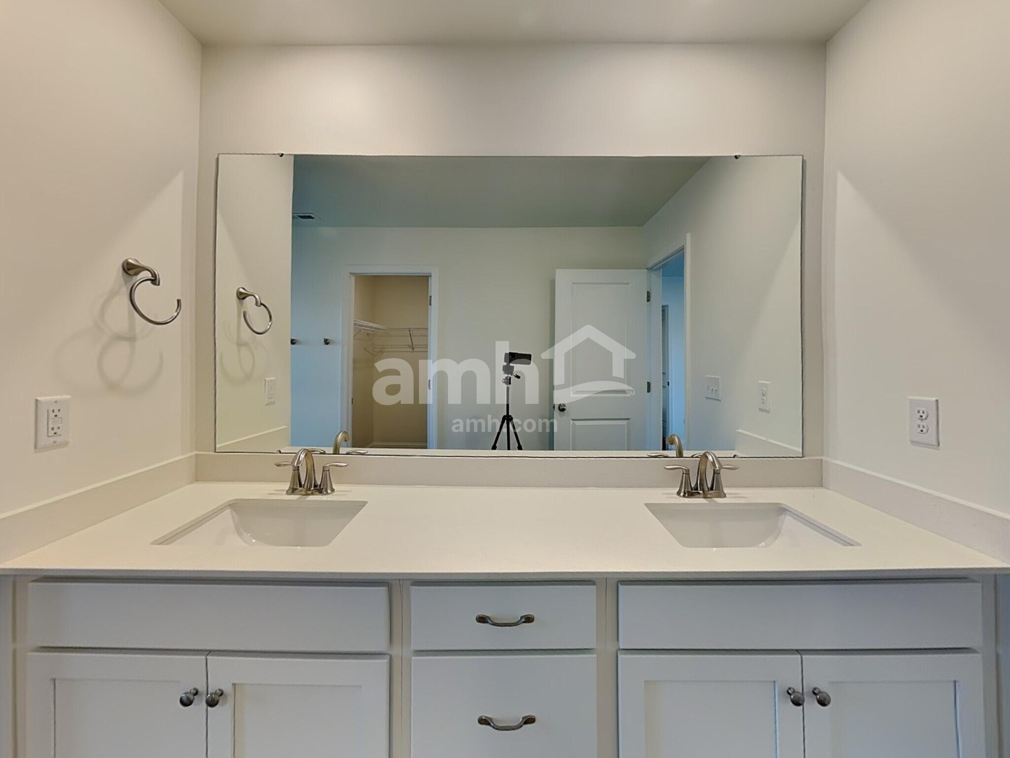 Building Photo - 3460 Lincoln Hts Ln